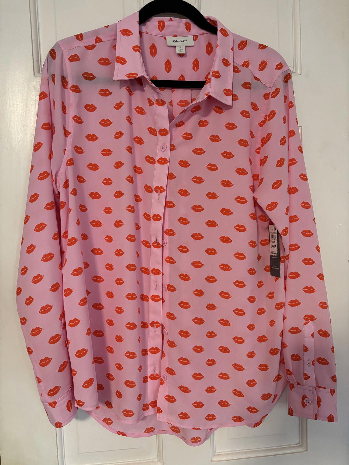 Other NWT Pink Long Sleeve Button-Up Blouse with Red Lips Print Size M / US 6-8 / IT 42-44 - 1 Thumbnail