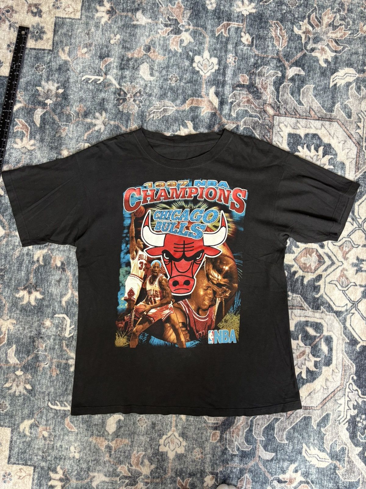 Vintage Vintage 1997 Chicago Bulls Champions Michael Jordan Rap Tee Size US L / EU 52-54 / 3 - 1 Thumbnail