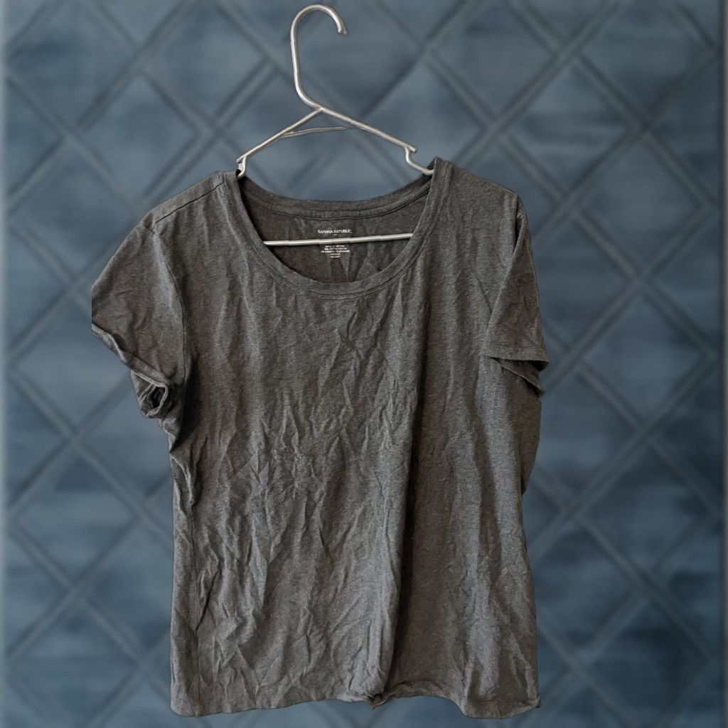 Banana Republic Banana Republic Shirt T-Shirt Short Sleeve Round Neck Gray Large Women Adult L Shirt Size L / US 10 / IT 46 - 1 Thumbnail