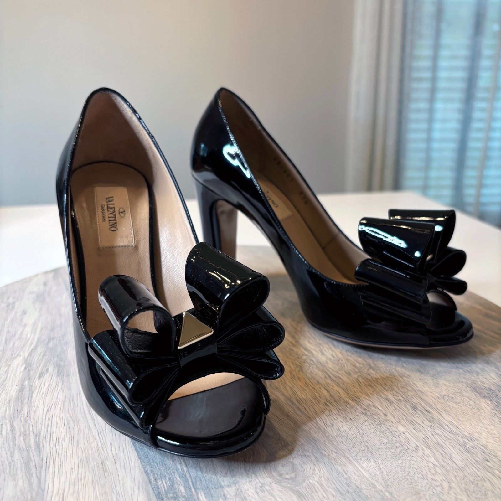 Valentino Valentino Garavani Patent Leather Bow Pumps 37.5 US 7.5 Size US 7.5 / IT 37.5 - 1 Thumbnail