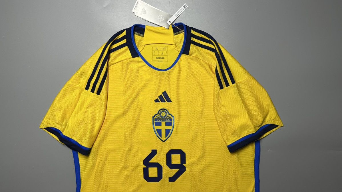Adidas SWEDEN ADIDAS 2022 WORLD CUP FOOTBALL HOME SOCCER JERSEY Size US XL / EU 56 / 4 - 2 Thumbnail