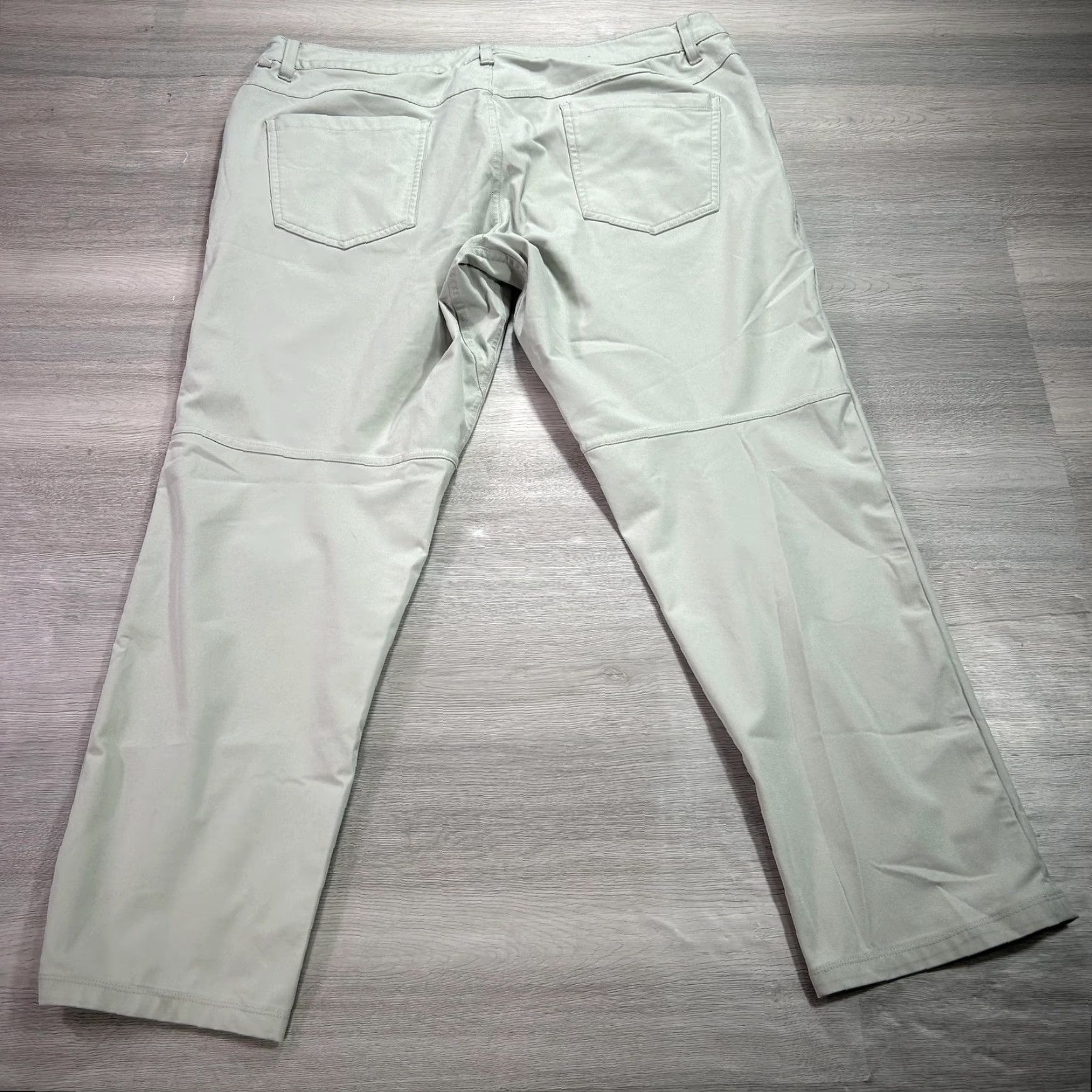 Lululemon Lululemon Pants Mens 36 Gray ABC Classic Warpstreme Chino LM5ADCS Pants Mens 36 Gray Regular Straight Front Pockets Casual Zip Womens? Size US 36 / EU 52 - 2 Thumbnail