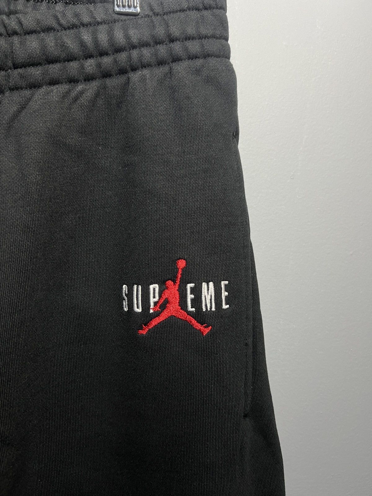 Jordan Brand × Supreme SUPREME JORDAN SWEATPANTS SMALL Size US 30 / EU 46 - 3 Thumbnail