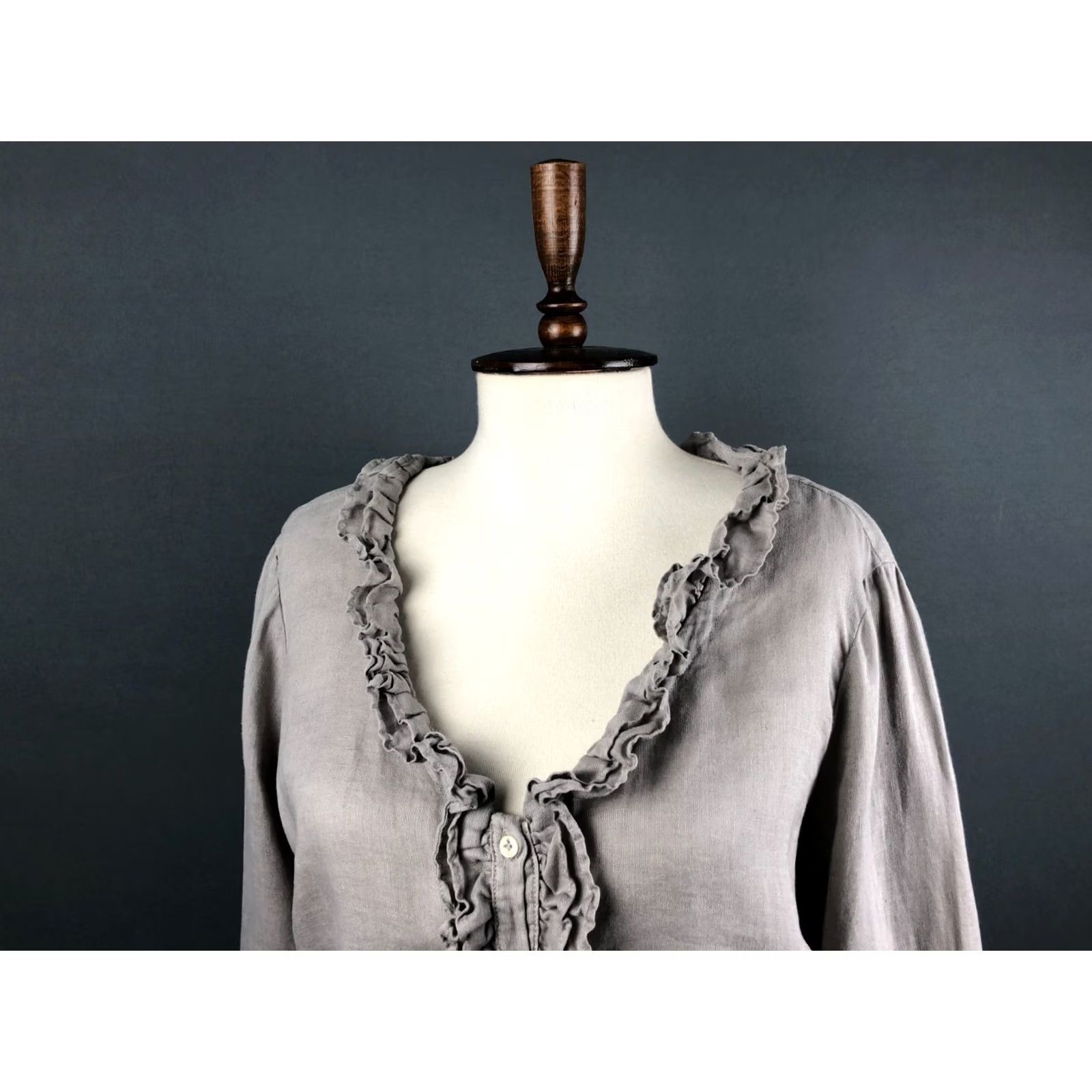 120% Lino 120% Lino Women's Blouse Shirt Gray Linen V-Neck 46 Ruffle Front Long Sleeve Casual Regular Fit, 100% Linen, Italy Brand: 120% Lino Size L / US 10 / IT 46 - 5 Thumbnail