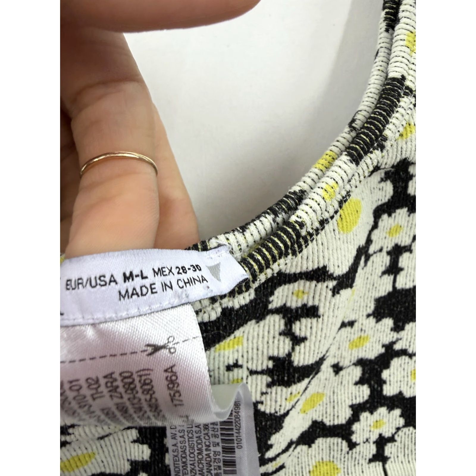 Zara Zara Tank Top Womens M-L Black White Daisy Floral Scoop Neck Cropped Stretch Sleeveless Slim Casual Summer Shirt Womens M-L Daisy Floral Tank Top Size M / US 6-8 / IT 42-44 - 3 Thumbnail