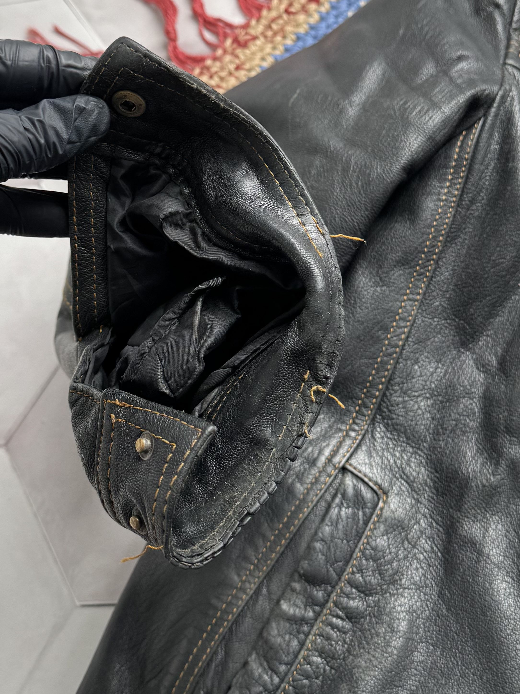 Vintage Vintage Leather Bomber Thrashed Jacket Size US XL / EU 56 / 4 - 7 Thumbnail
