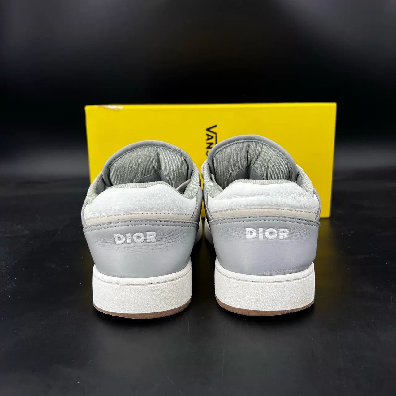 Dior Dior B27 Gray & White Size 40 Boxed Good Condition Size US 7 / EU 40 - 4 Thumbnail