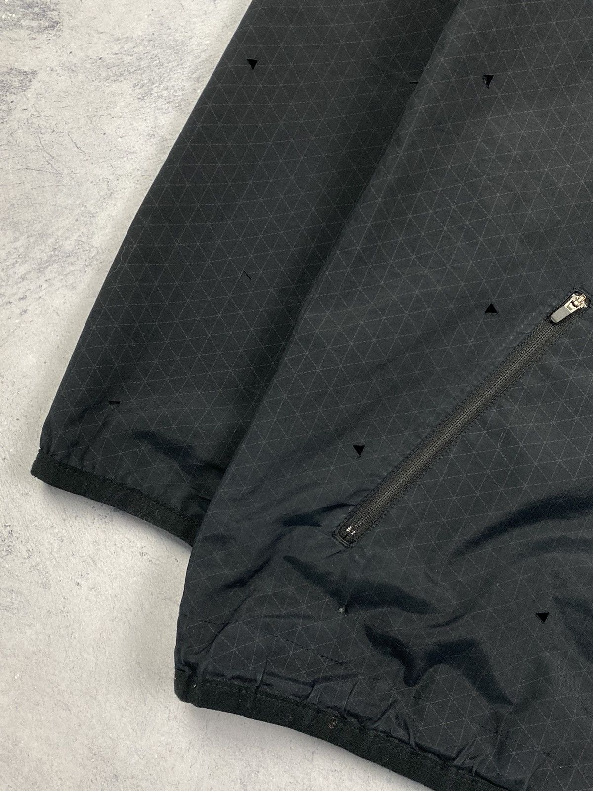 Nike Vintage 00s Nike windbreaker track full zip black jacket Size US L / EU 52-54 / 3 - 9 Thumbnail