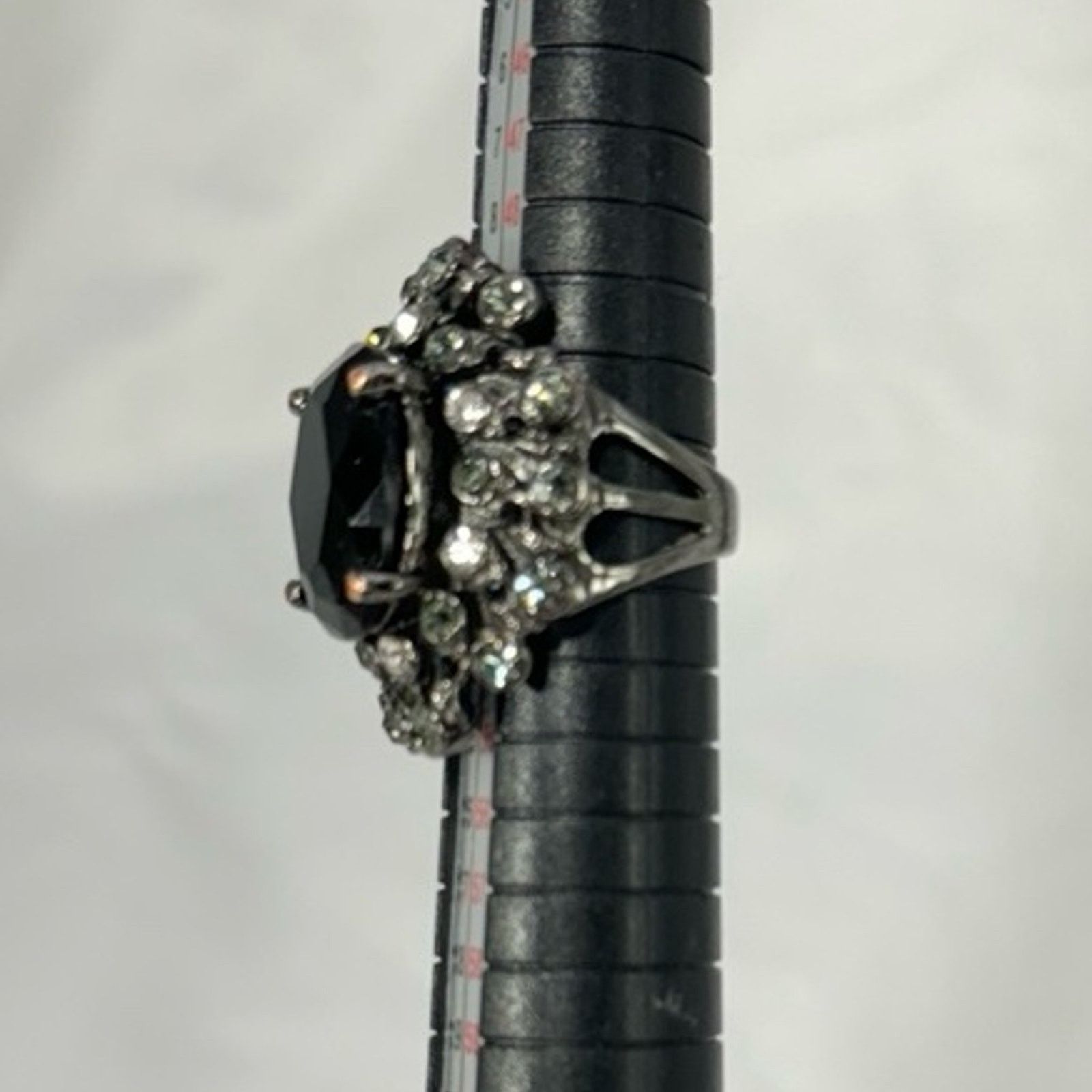 NBDN Nobrandedon VTG style black metal finish crystal ring Size ONE SIZE - 3 Thumbnail