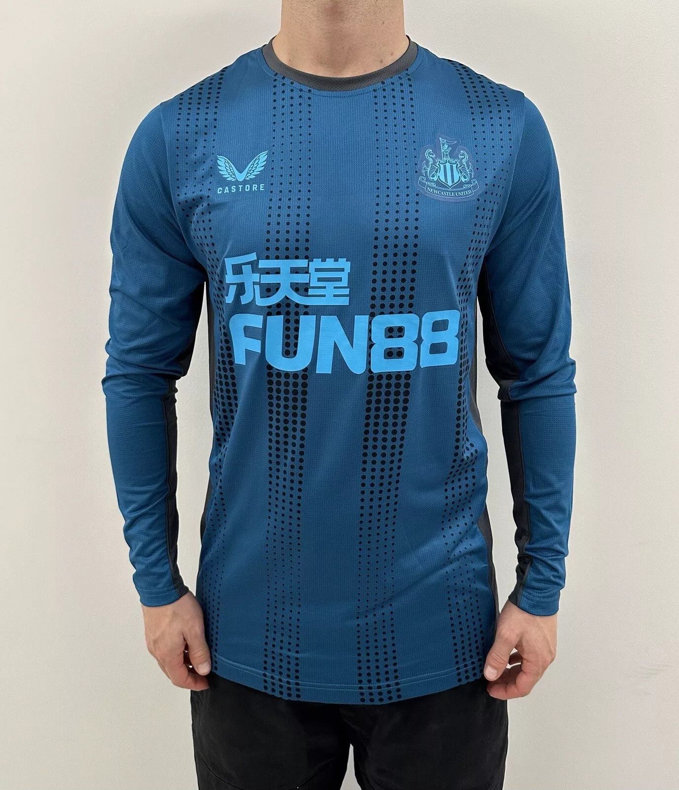 Castore NEWCASTLE UNITED 2022/2023 TRAINING JERSEY SHIRT LONG SLEEVE Size US S / EU 44-46 / 1 - 1 Thumbnail