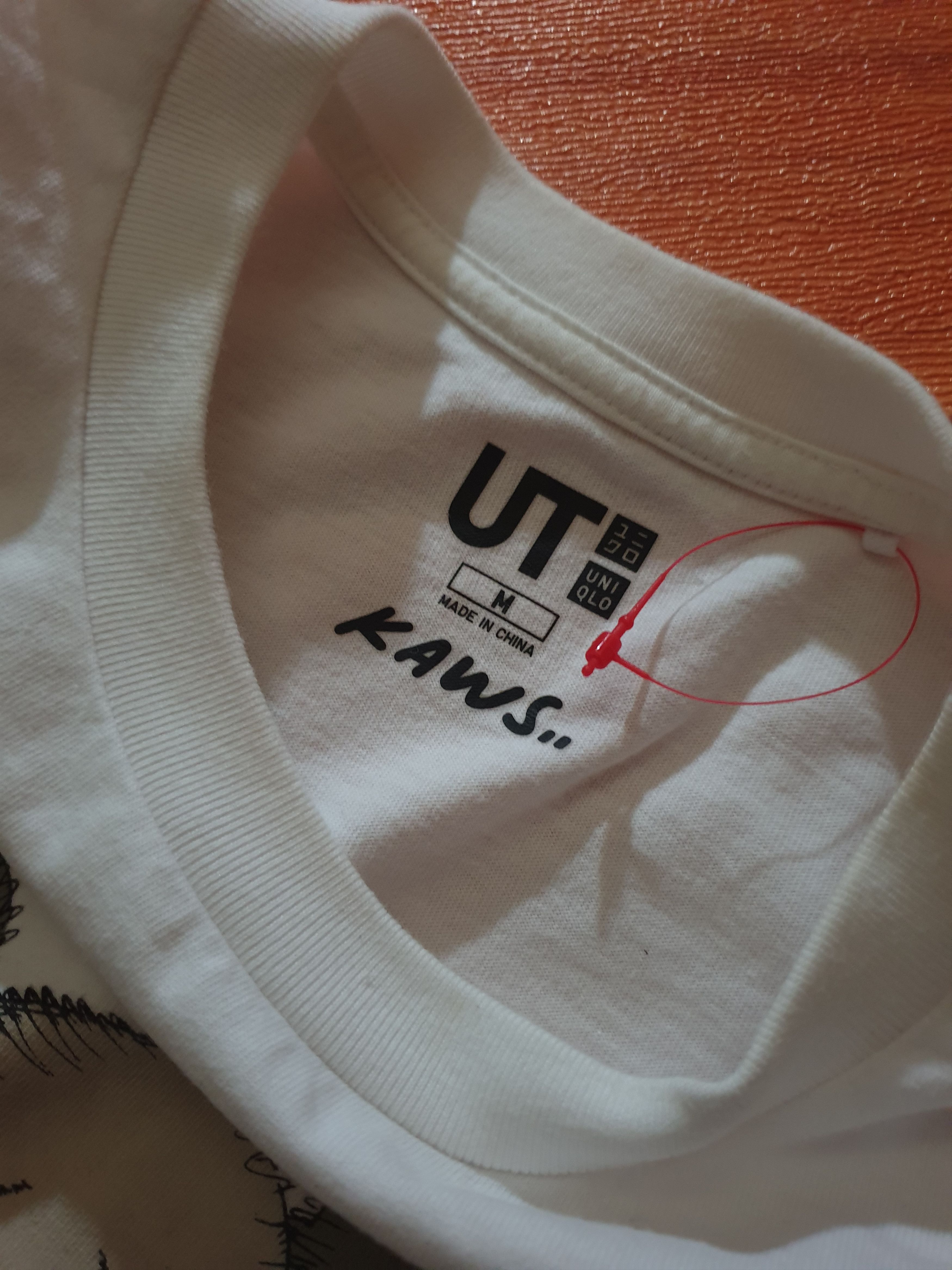 Japanese Brand Uniqlo x kaws Japanese brand shirt Size US M / EU 48-50 / 2 - 2 Thumbnail