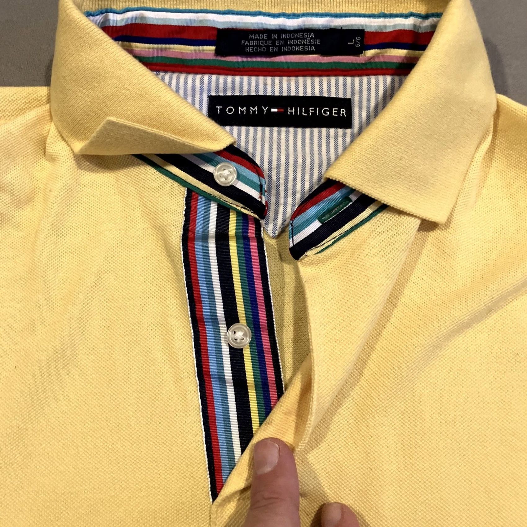 Tommy Hilfiger VINTAGE Tommy Hilfiger Mens L Yellow Short Sleeve Golf Polo Ribbons Size Size US L / EU 52-54 / 3 - 3 Thumbnail