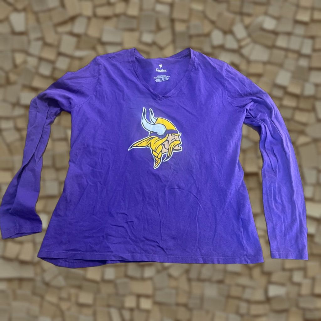 Vintage Fanatics Shirt Minnesota Vikings Long Sleeve V-neck Women’s XXL Purple Shirt Size XXL / US 16-18 / IT 52-54 - 1 Thumbnail