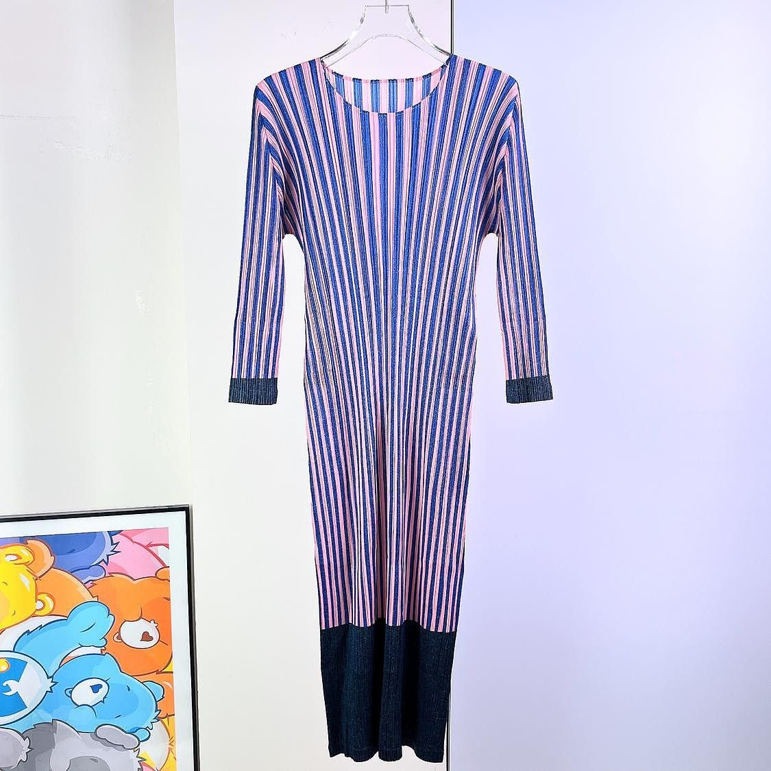 Pleats Please Issey Miyake Pleats Please Issey Miyake Striped Pleated Midi Dress 3 Size M / US 6-8 / IT 42-44 - 1 Thumbnail