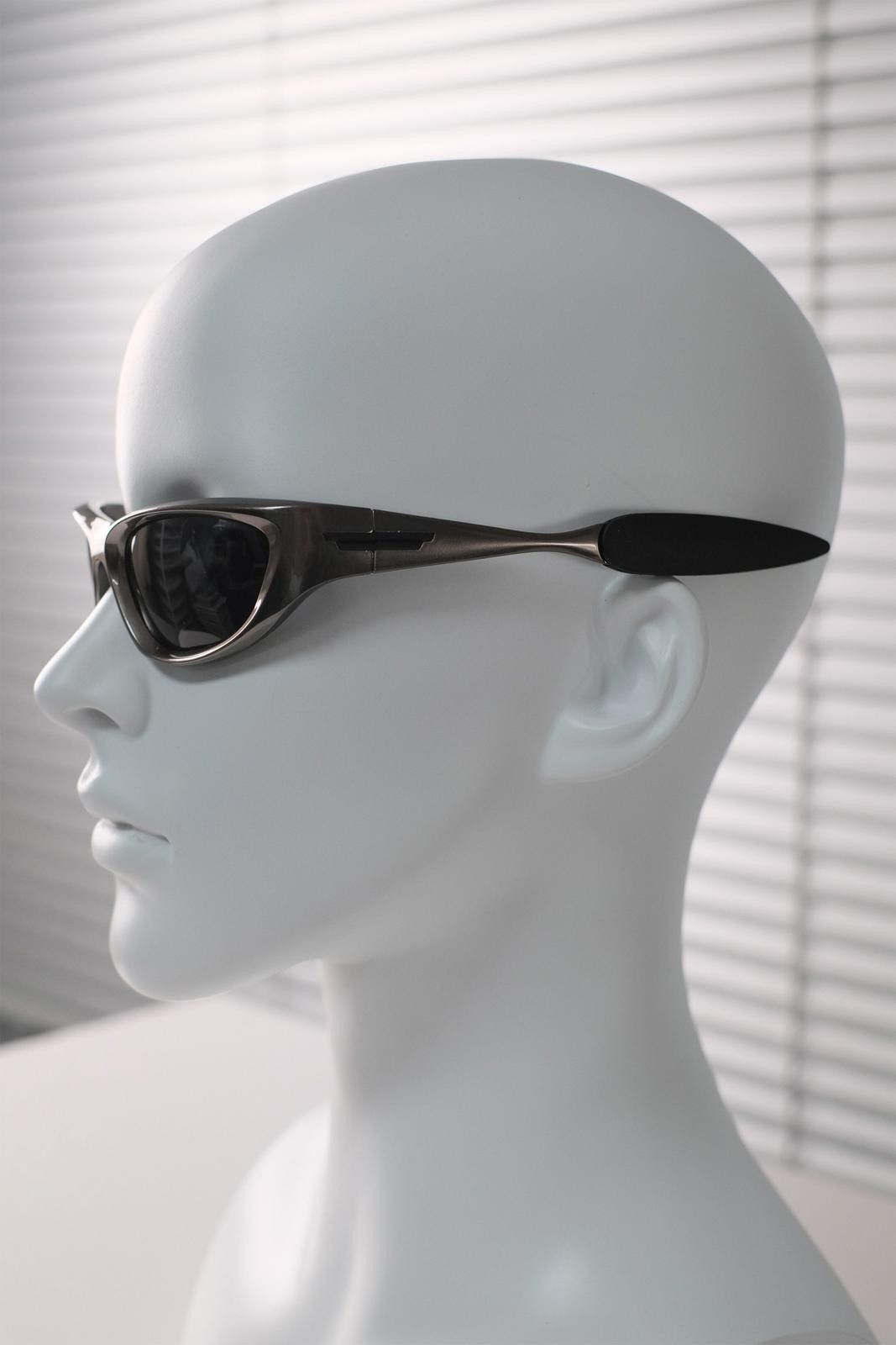Japanese Brand Cyberpunk Y2k Avant Garde Futuristic Gunmetal Sunglasses OS Size ONE SIZE - 7 Thumbnail