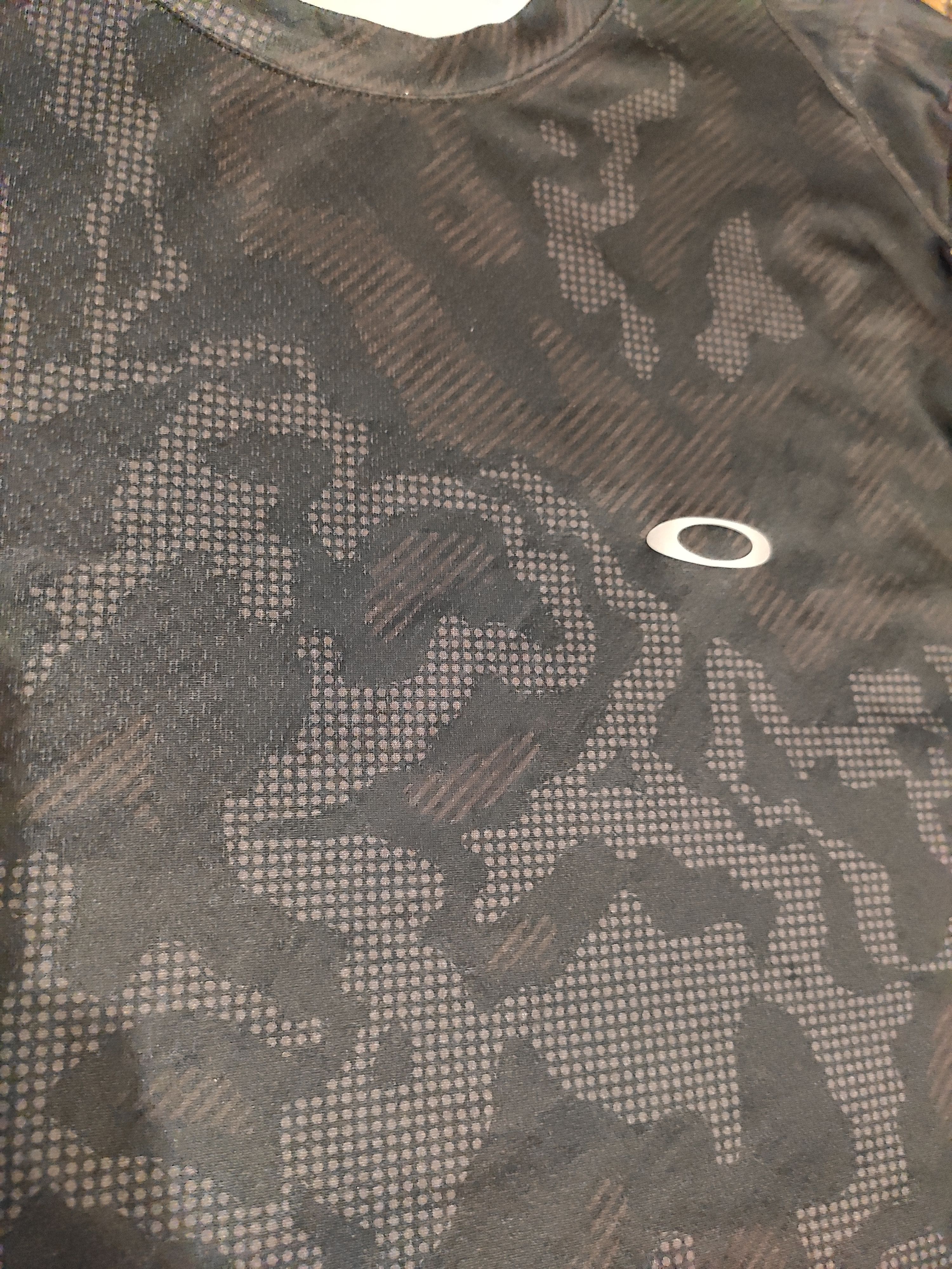 Japanese Brand × Oakley × Vintage Oakley vintage sports t-shirt tee camo digital black M L Size US M / EU 48-50 / 2 - 4 Thumbnail