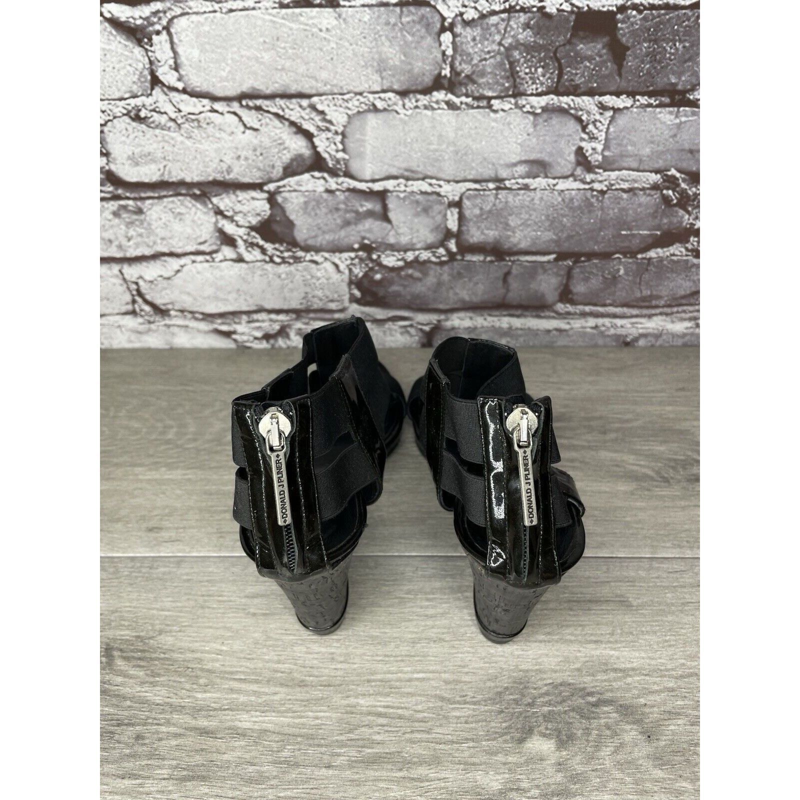 Donald Pliner Donald Pliner Black Patent Leather Back Zip Wedge Sandals Women Sz 8.5M US/39EU Size US 8.5 / IT 38.5 - 10 Thumbnail