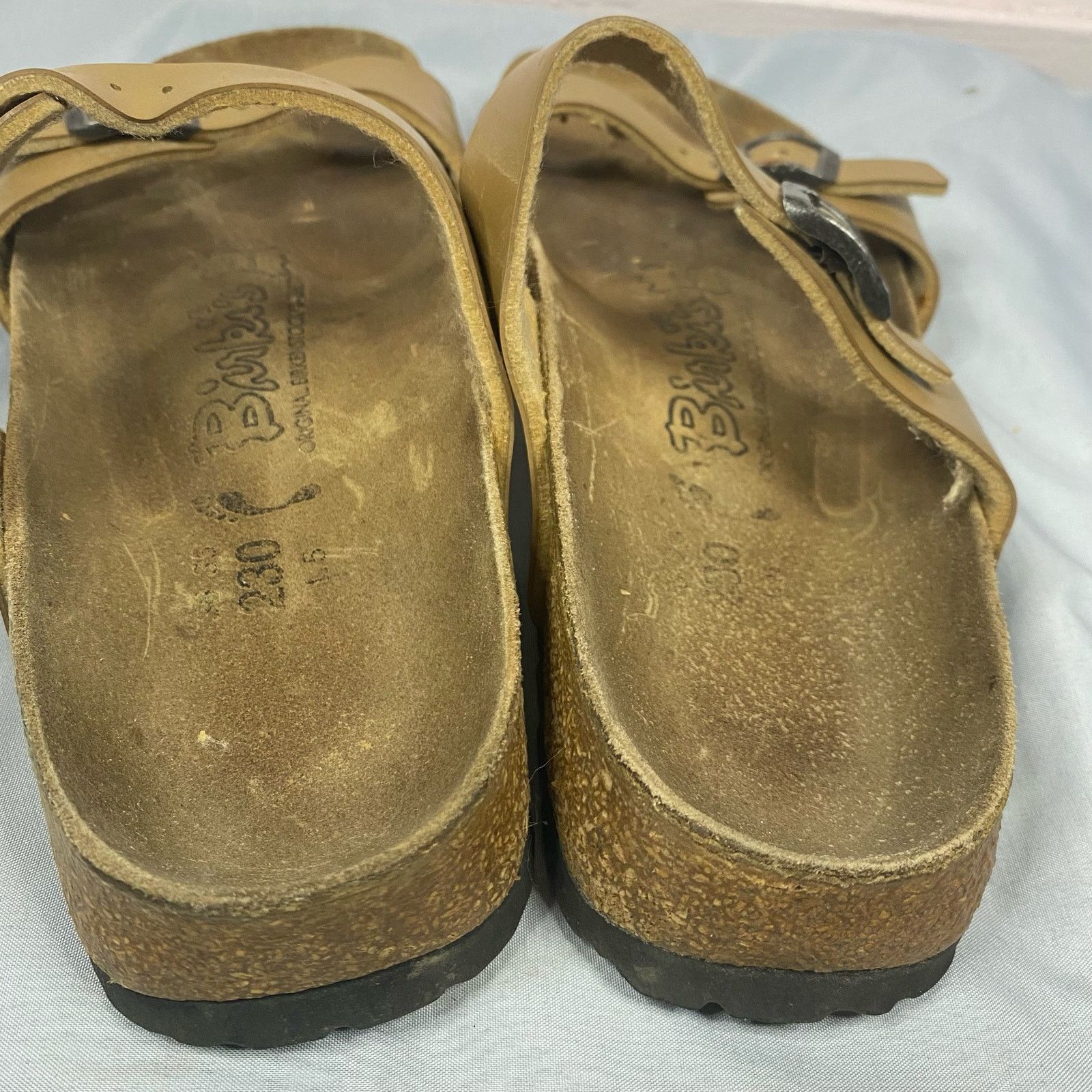 Birkenstock Birkenstock Birkis Gold Pebble Leather Soft Footbed Size 7 Size US 7 / IT 37 - 5 Thumbnail