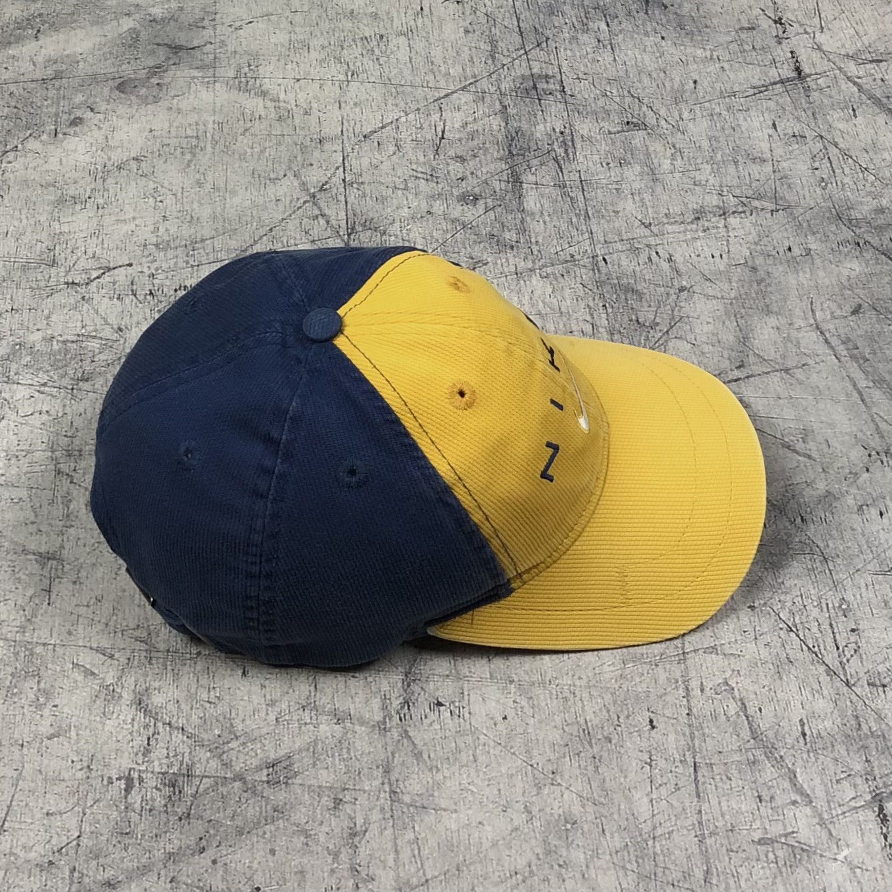 Nike Rare 90s Nike Centre logo Double Colour Vintage Cap Size ONE SIZE - 5 Thumbnail