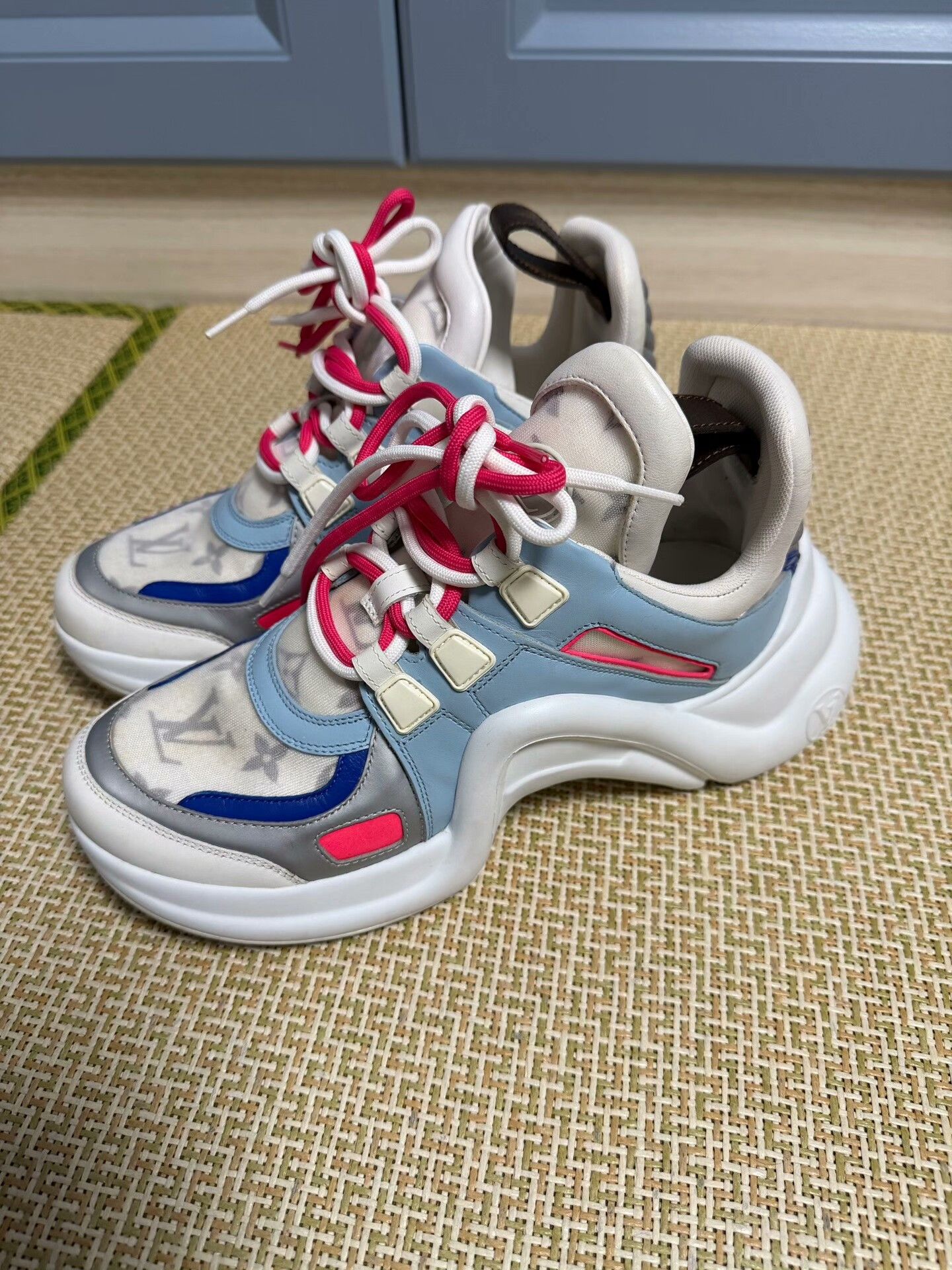 Louis Vuitton Louis Vuitton Lowtop Sneakers 38 Women Size US 7.5 / IT 37.5 - 1 Thumbnail