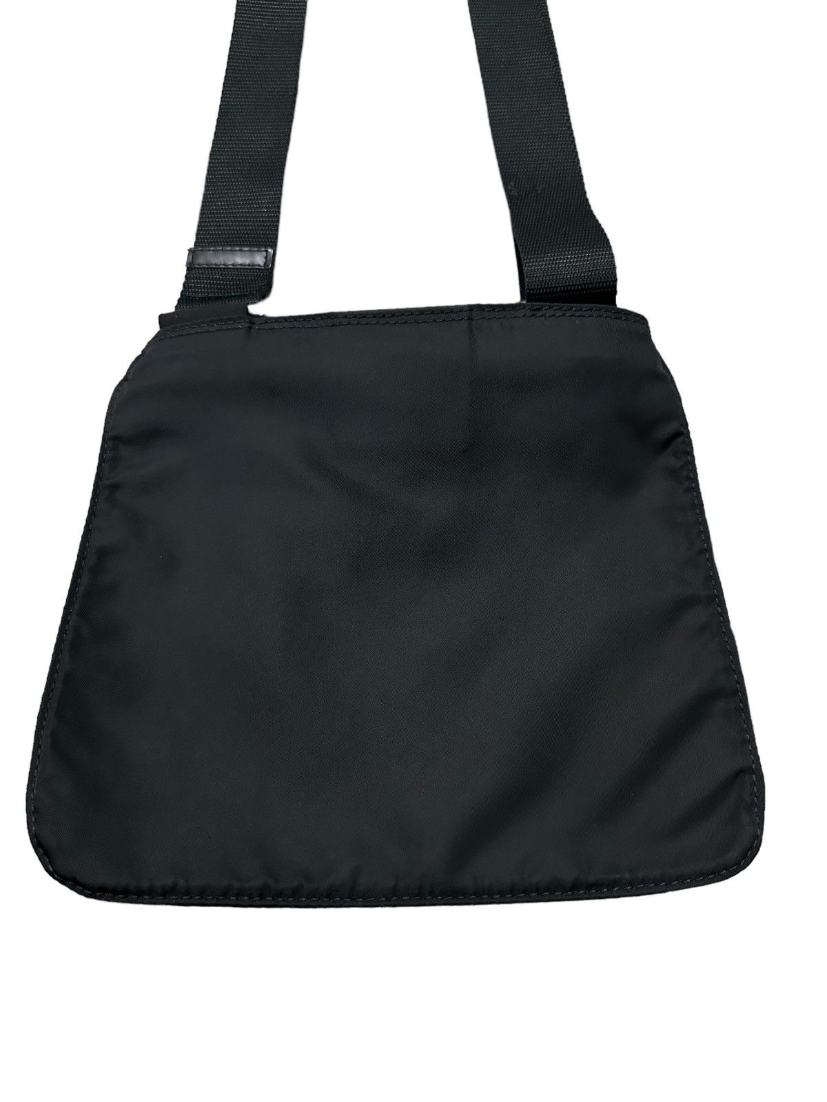 Prada AUTHENTIC VINTAGE PRADA B7372 BLACK NYLON CROSSBODY BAG Size ONE SIZE - 4 Thumbnail