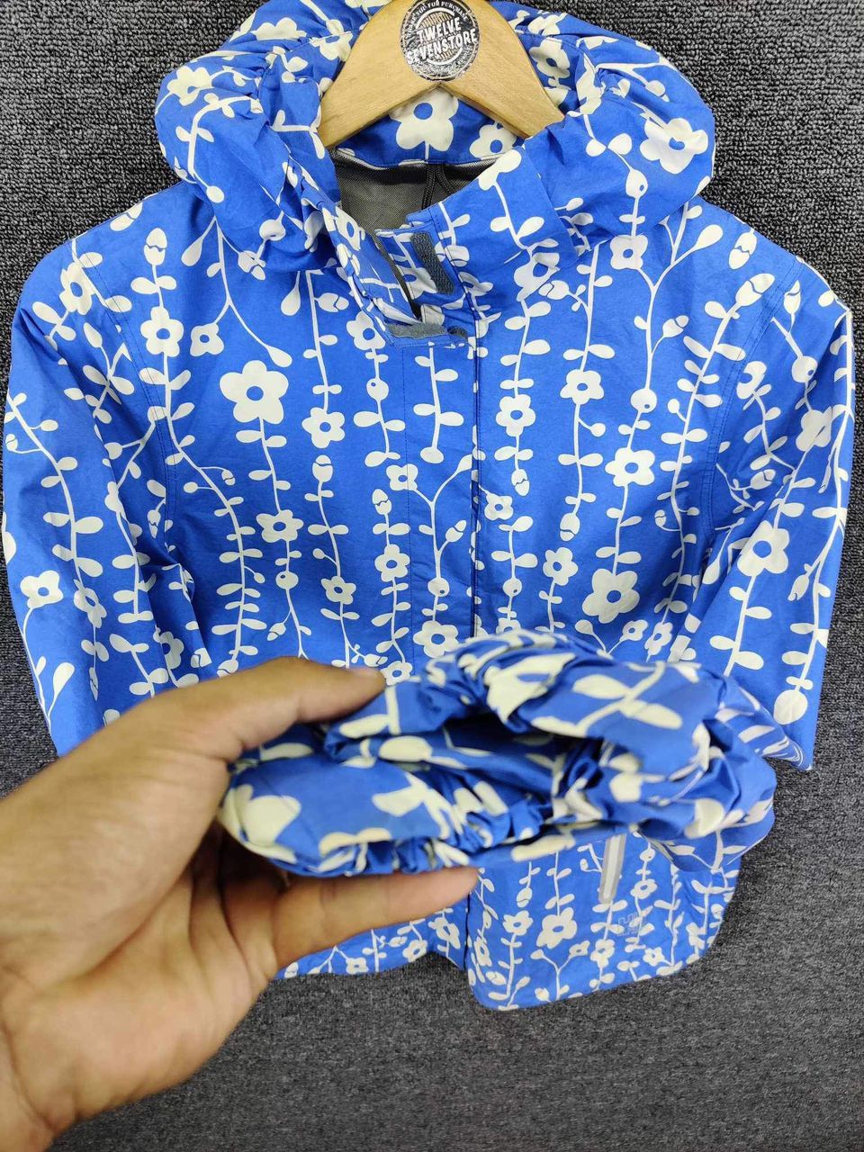 Helly Hansen Vintage Helly Hansen Fullprint Floral Jacket Nice Design Size US L / EU 52-54 / 3 - 9 Thumbnail