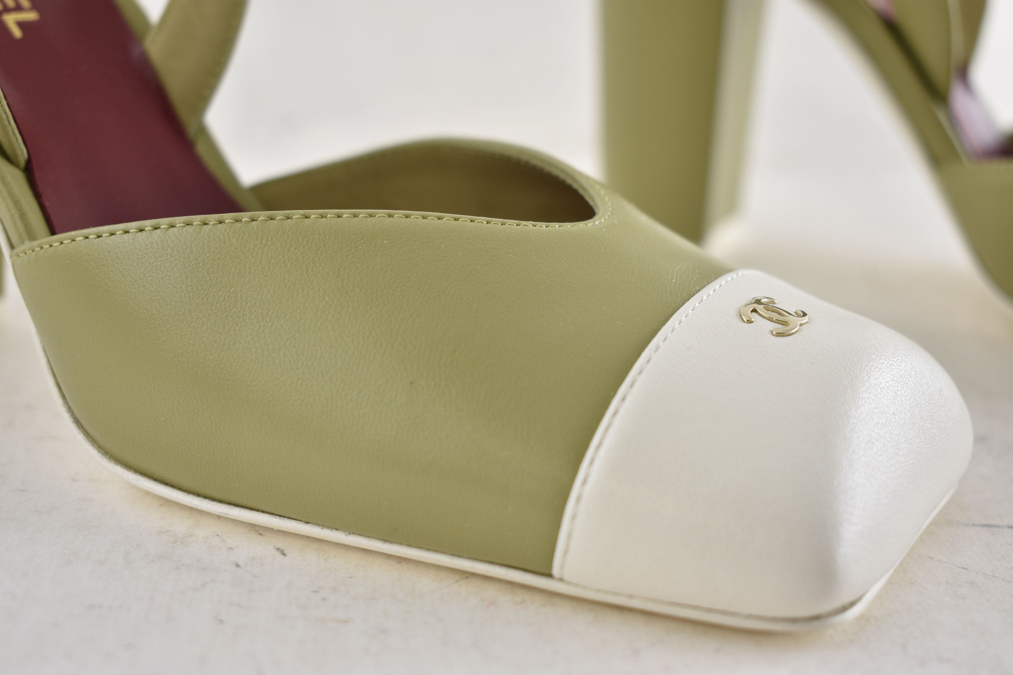 Chanel 26S Blazy Khaki Ivory Square Slingback Block Heel Pump 36.5 Size US 6.5 / IT 36.5 - 5 Thumbnail