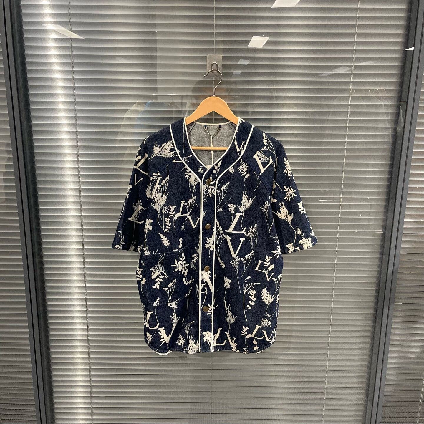 Louis Vuitton Louis Vuitton Monogram Floral Denim Baseball Shirt M Size US M / EU 48-50 / 2 - 1 Thumbnail