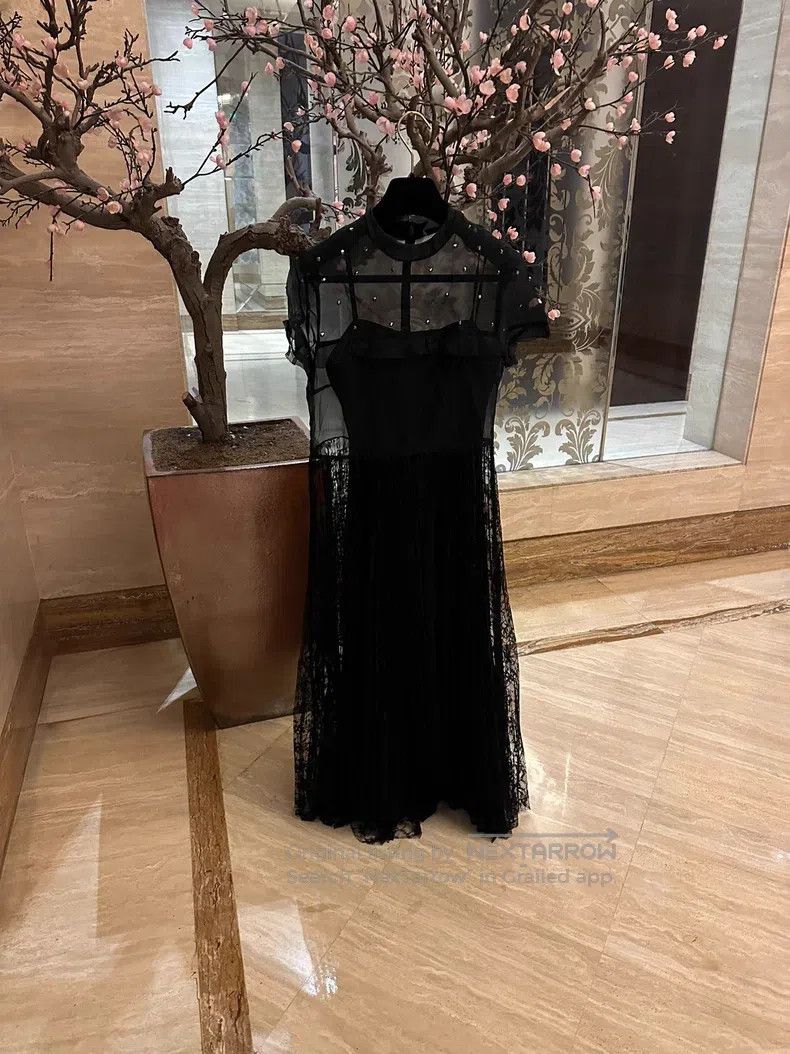 Valentino Valentino Black lace dress Size M / US 6-8 / IT 42-44 - 2 Thumbnail