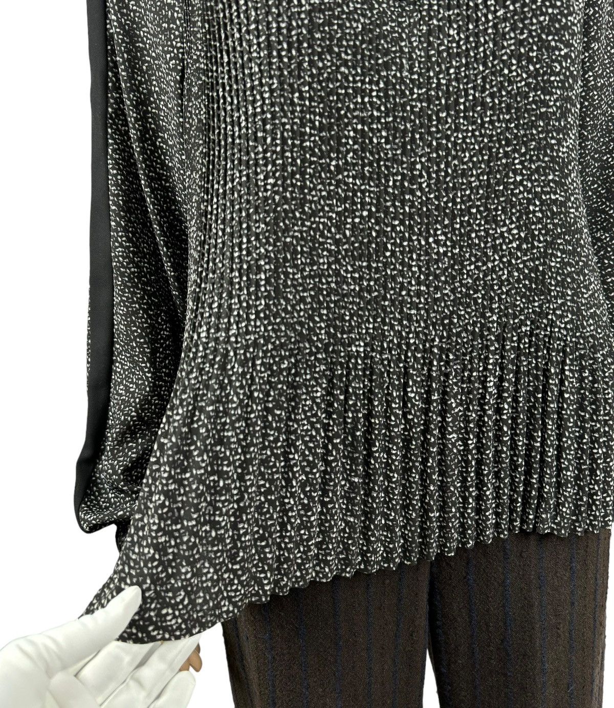 Other Marc Cain Pleaded Polka Dot Printed Blouse 1/3 Zip size M Size M / US 6-8 / IT 42-44 - 3 Thumbnail