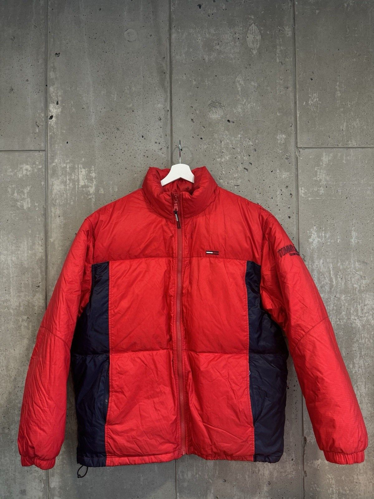 Tommy Hilfiger Vintage Tommy Hilfiger Down Puffer Jacket Size Men’s XL Size US XL / EU 56 / 4 - 1 Thumbnail