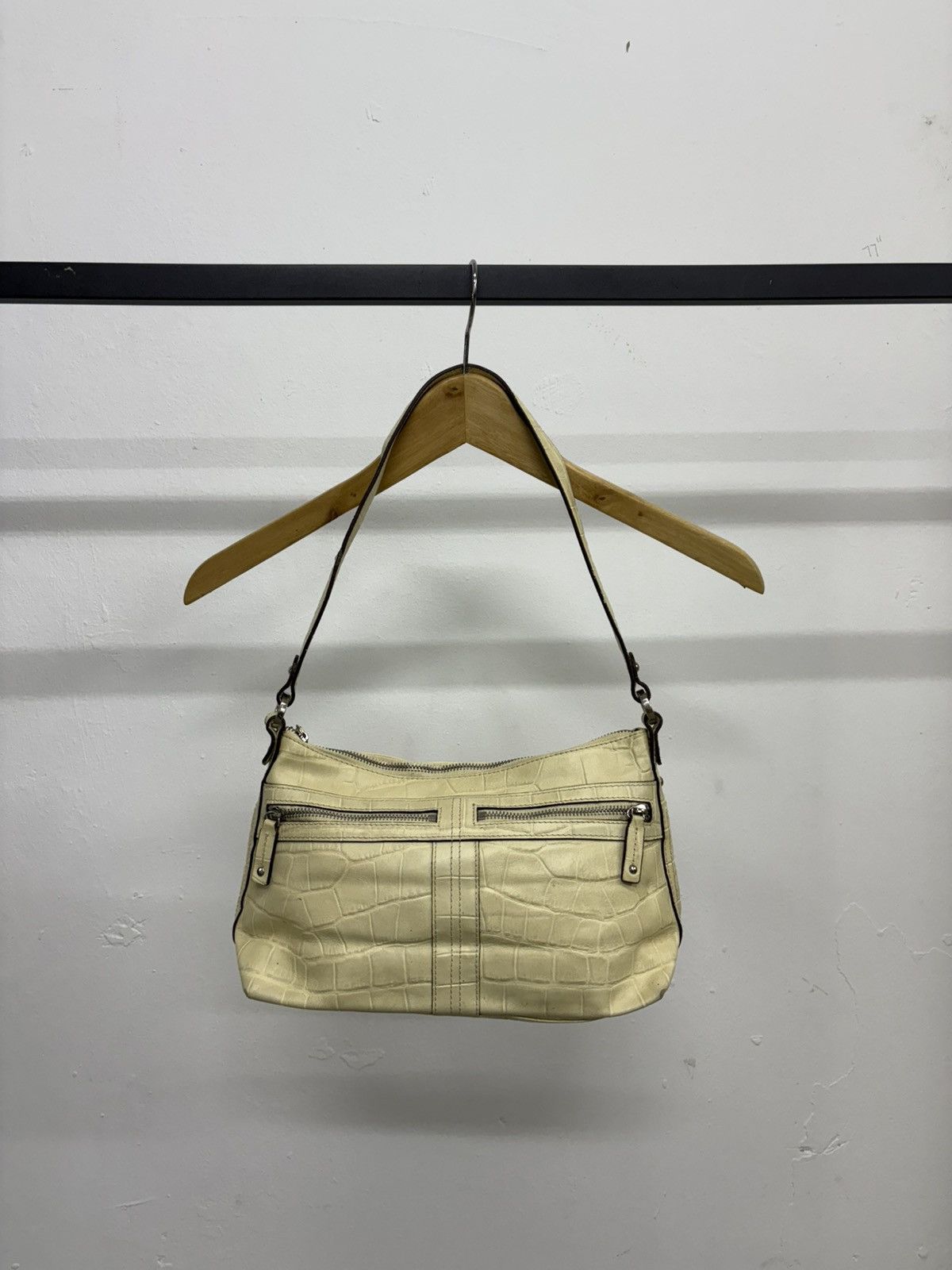 Genuine Leather Vintage Tignanello Ivory Green Leather Bag Y2k Diesel style Size ONE SIZE - 1 Thumbnail