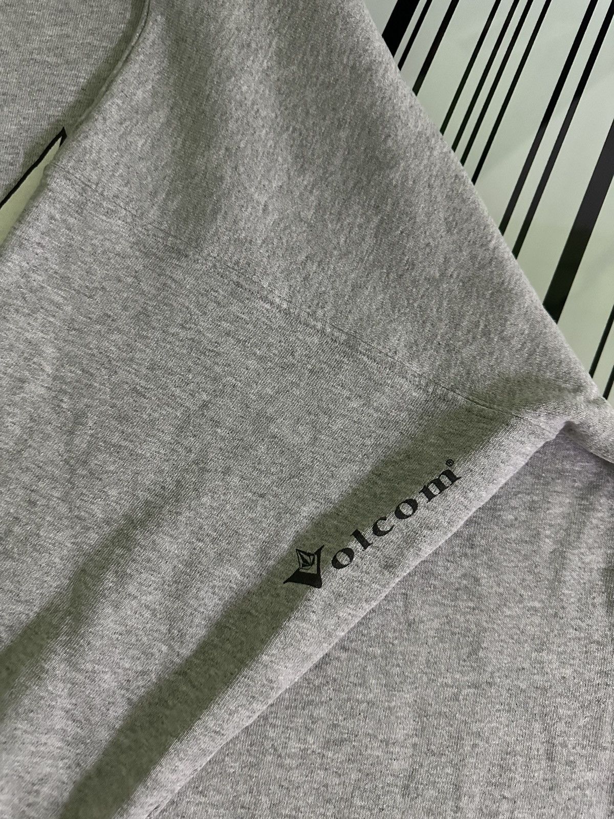Vintage × Volcom Vintage Volcom Center Logo Sweatshirt Size US L / EU 52-54 / 3 - 6 Thumbnail