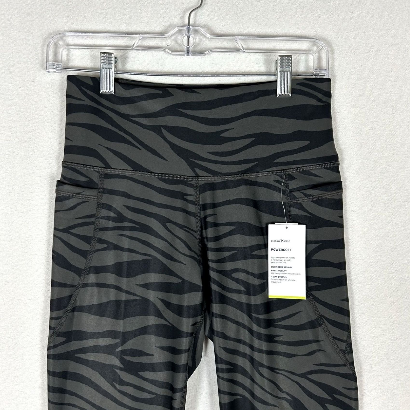Old Navy Old Navy Active Powersoft Capri Leggings Women's M Gray Zebra Print NWT Size 32" / US 10 / IT 46 - 3 Thumbnail