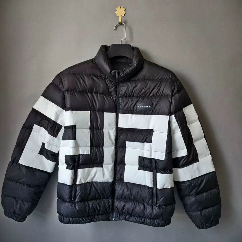 Versace Versace Greek back letter logo down jacket Size US M / EU 48-50 / 2 - 1 Thumbnail