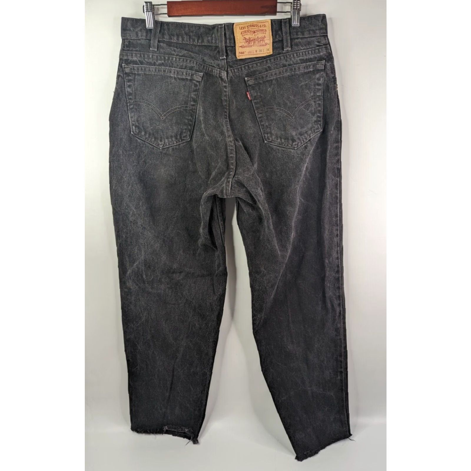 Levi's VINTAGE Levi's 560 Jeans Men's 36x30 Black Distressed 90s Y2K Tapered Relaxed Denim 5-Pocket Logo Jeans Size US 36 / EU 52 - 5 Thumbnail
