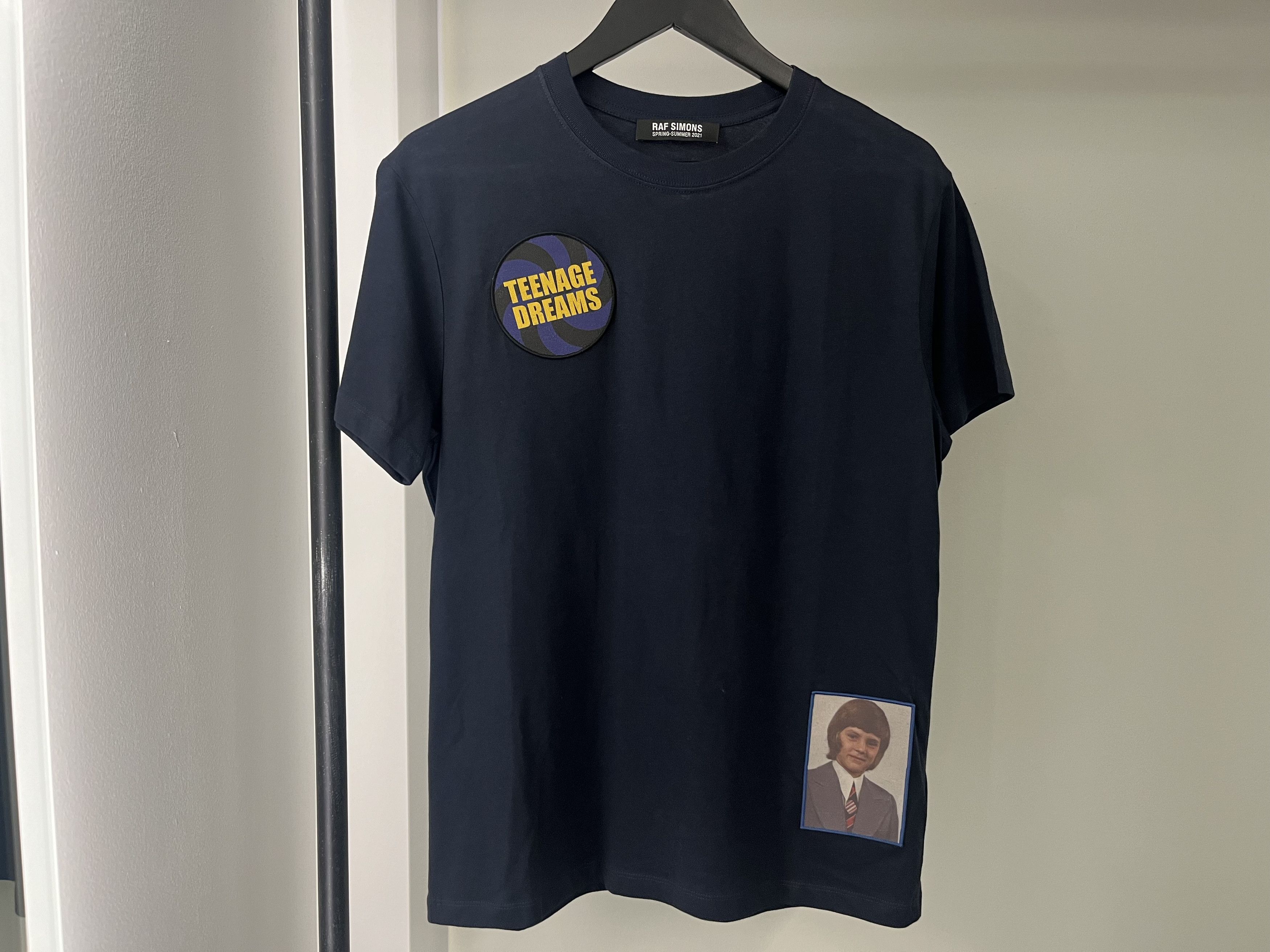 Raf Simons - ハンドサイン Tシャツ | HBX - ハイプビースト
