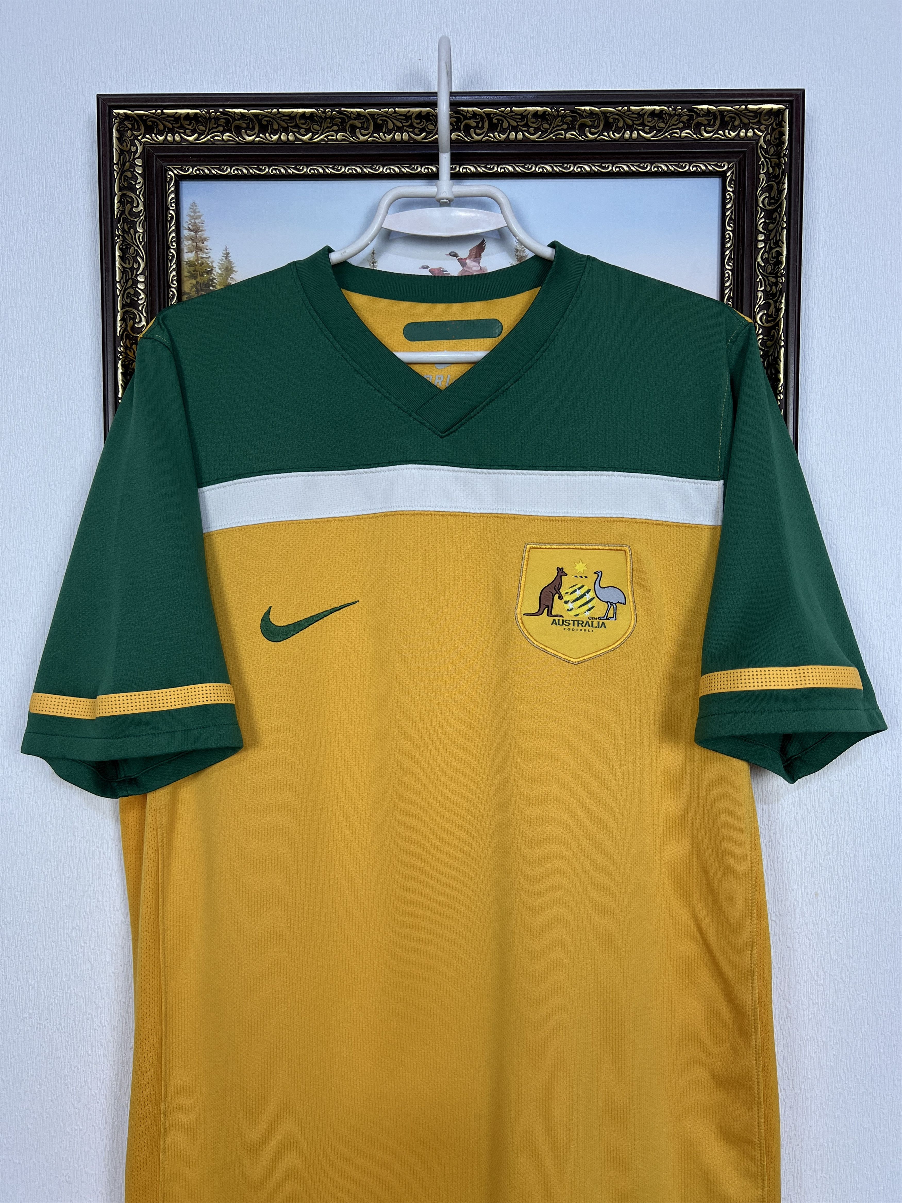 Nike Australia Home football shirt 2010 Soccer Nike Jersey Men Size US L / EU 52-54 / 3 - 2 Thumbnail