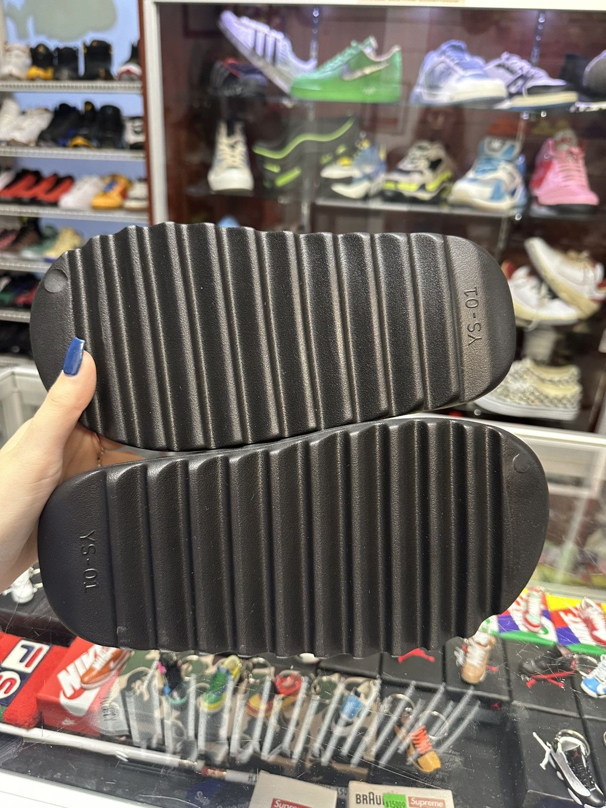 Yeezy Yzy-01 Black Slides Size US 7 / EU 40 - 3 Thumbnail