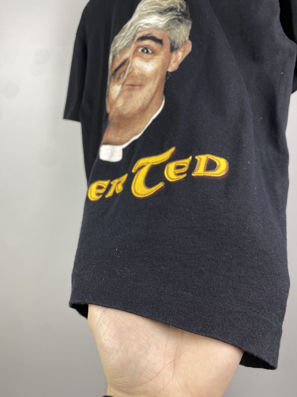 Vintage Vintage 1996 Father Ted TV Series Humor USA T Shirt Size US L / EU 52-54 / 3 - 4 Thumbnail