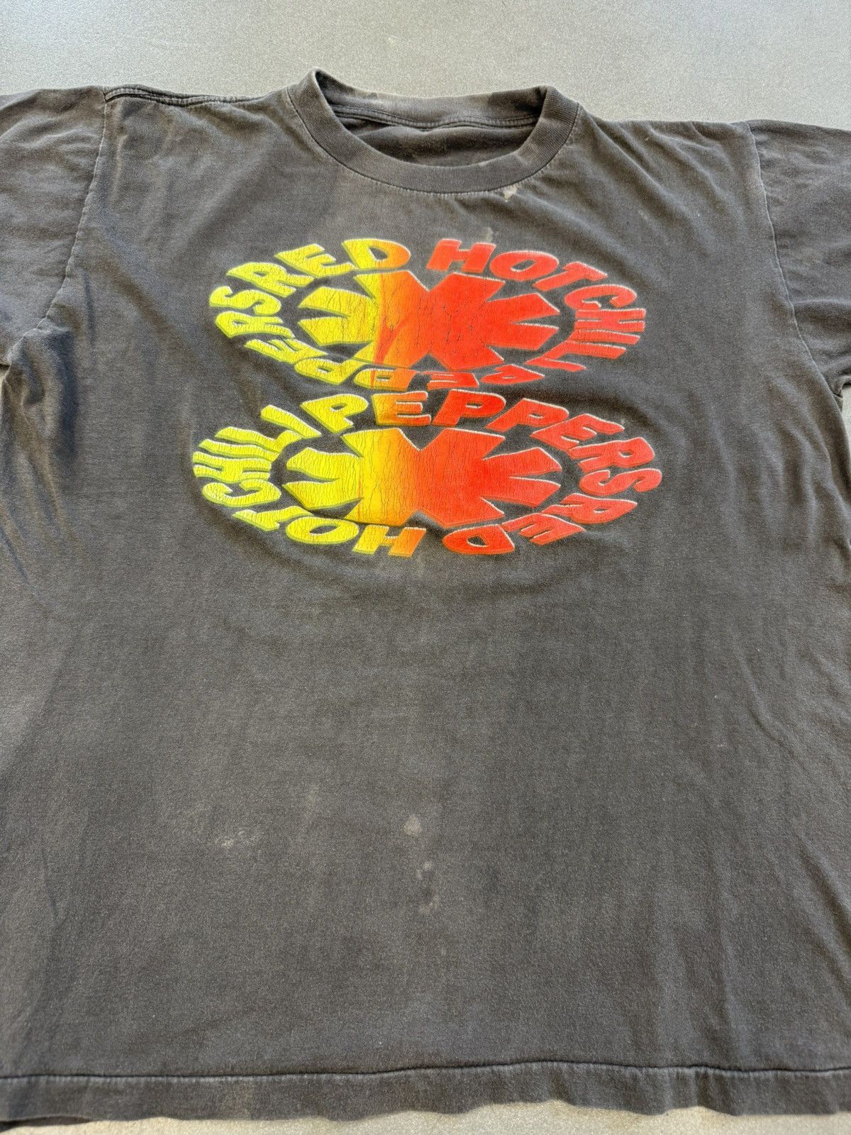 Other ‘90s Vintage Red Hot Chilli Peppers Faded Logo Tee Size US L / EU 52-54 / 3 - 4 Thumbnail