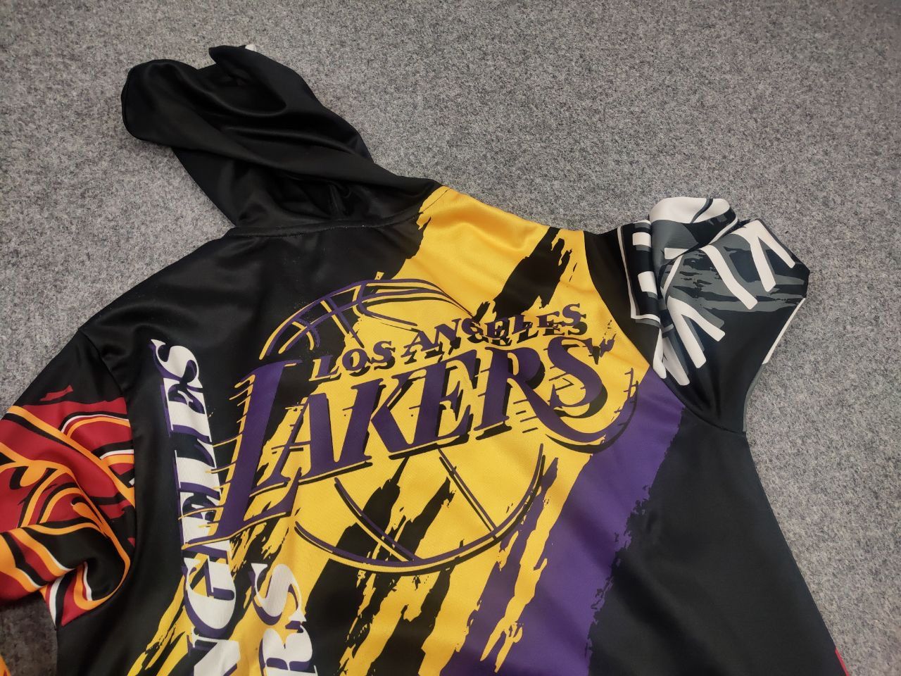 NBA New Era Tear Art Hoodie NBA Chicago Bulls Lakers Vintage Size US S / EU 44-46 / 1 - 11 Thumbnail