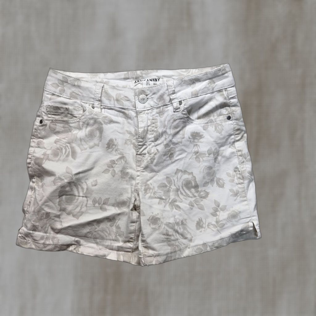 Vintage Artisan NY Women's White Floral Hawaiian Shorts Adult Women's Size 4 Size 27" / US 4 / IT 40 - 1 Thumbnail
