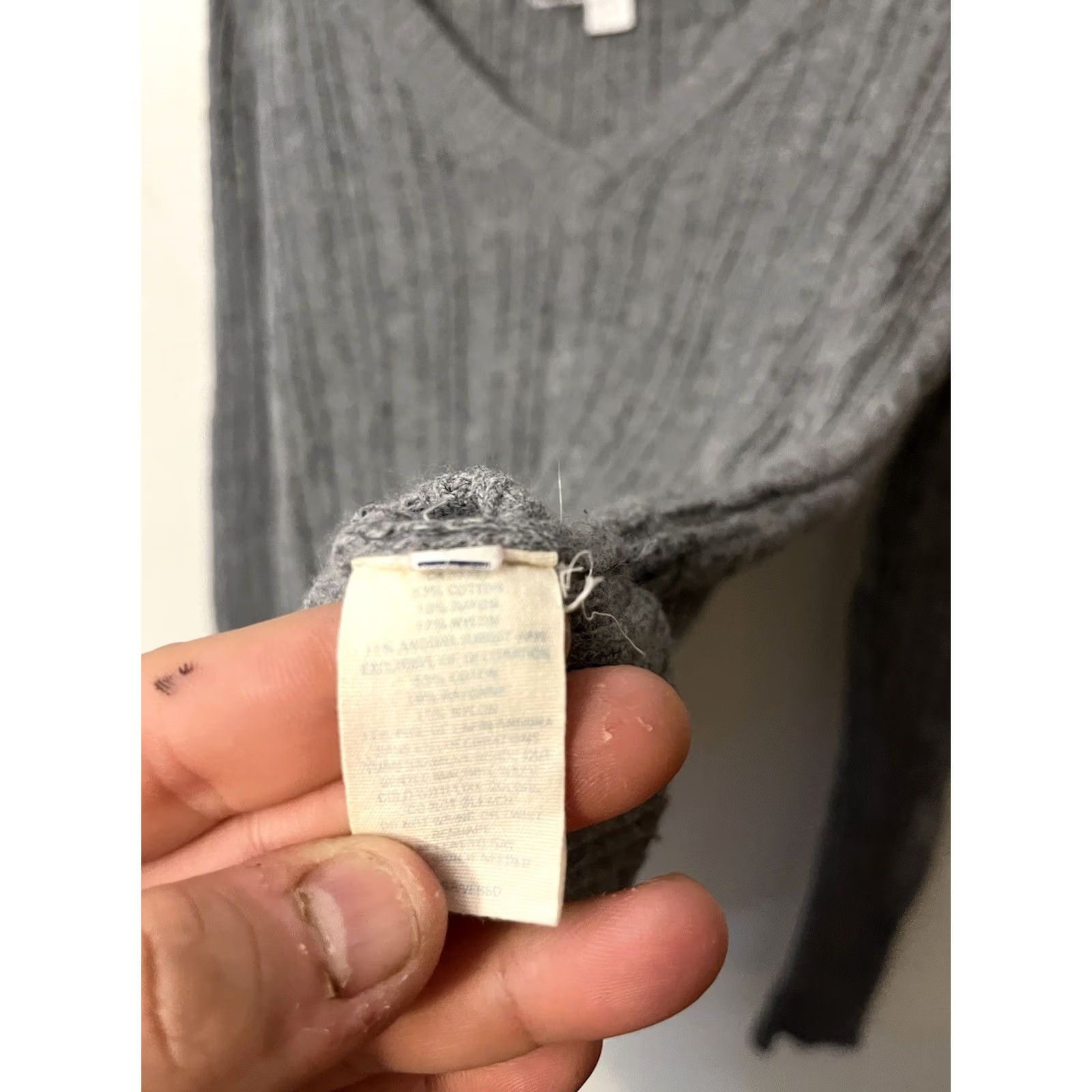 American Eagle Outfitters VINTAGE American Eagle Sweater Medium Gray Y2K V Neck Cable Knit Ribbed Bella Womens Size M / US 6-8 / IT 42-44 - 4 Thumbnail
