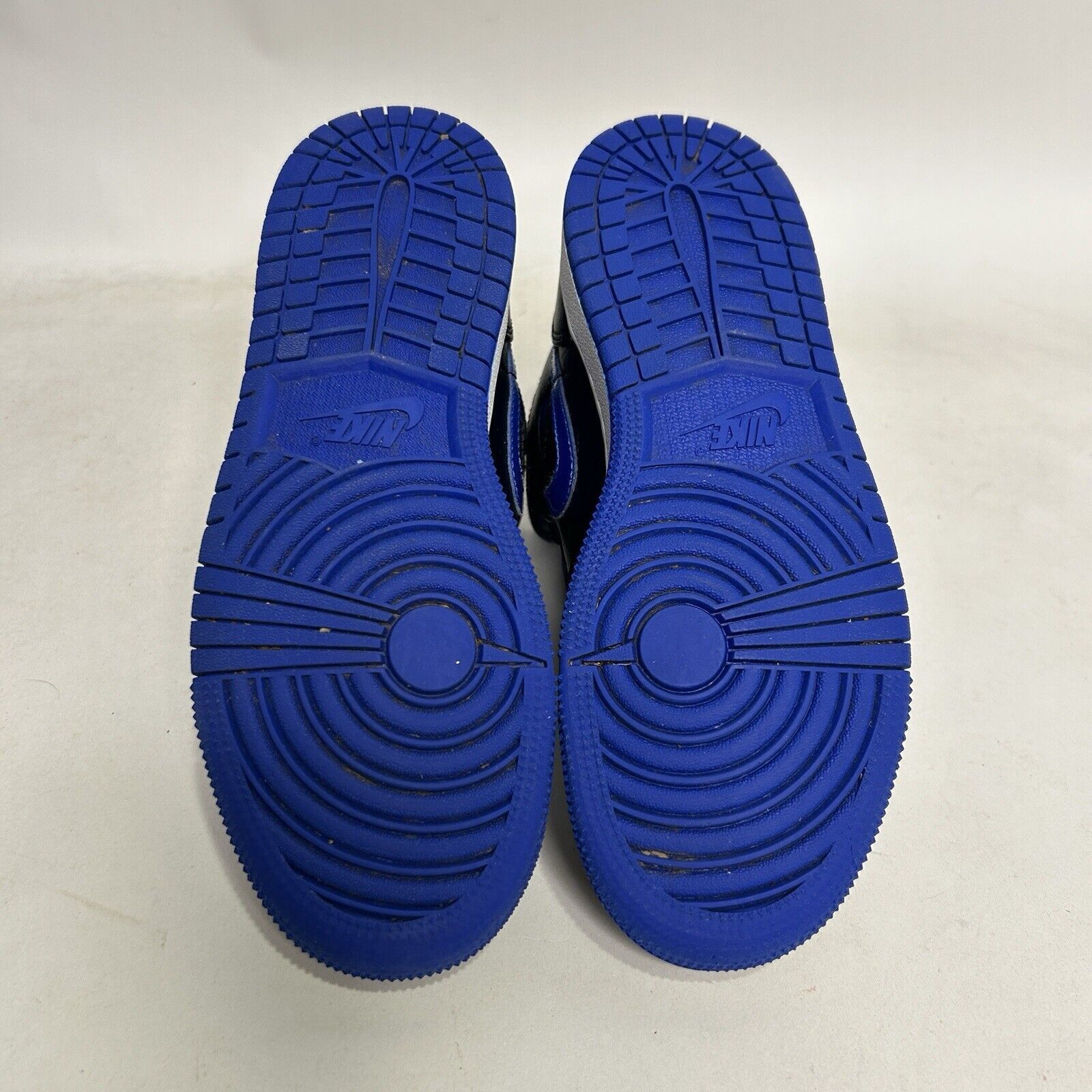 Nike Nike Shoes Air Jordan 1 Mid Retro GS “Hyper Royal” 2024 Size US 5.5 / IT 35.5 - 7 Thumbnail