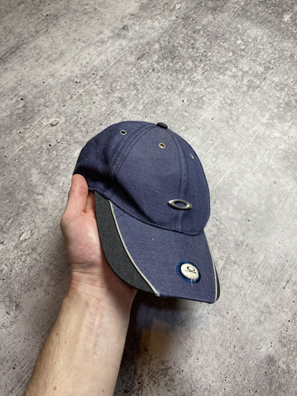 Vintage Oakley Metal Logo Cap