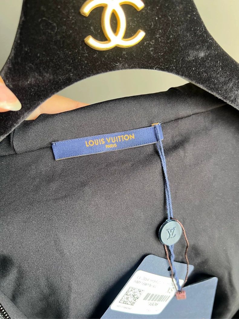Louis Vuitton louis vuitton 2054 Series Full Logo Design Gradient Blue H Size US XS / EU 42 / 0 - 4 Thumbnail