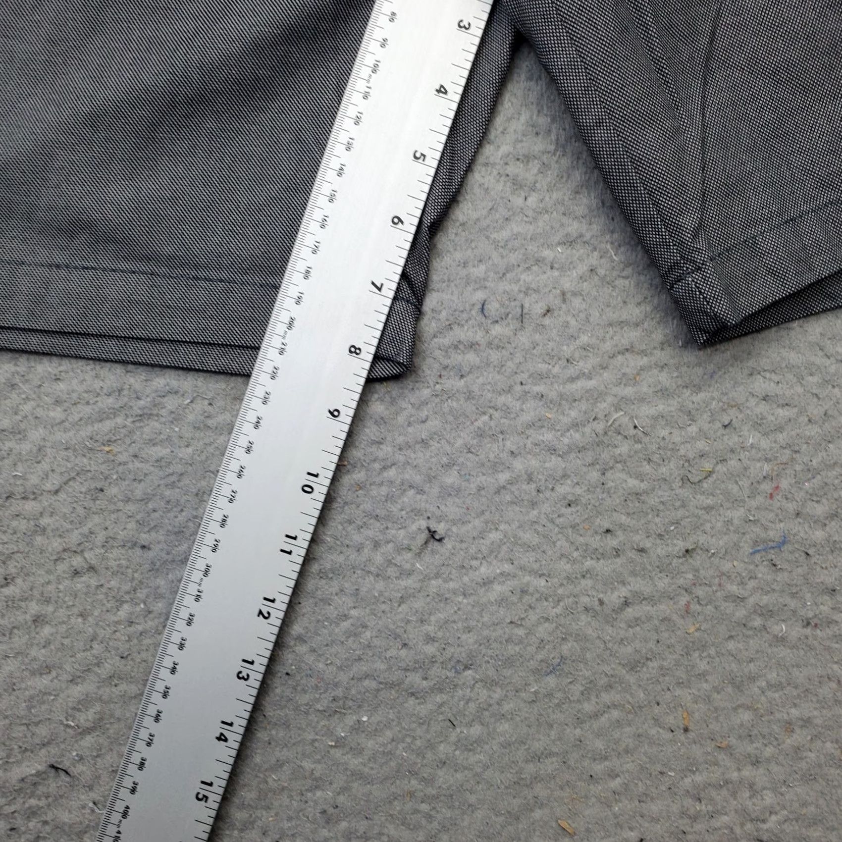 Calvin Klein Calvin Klein Mens Chino Shorts 34 Gray Polka Dot Slash Pocket Shirtless? Size US 34 / EU 50 - 4 Thumbnail