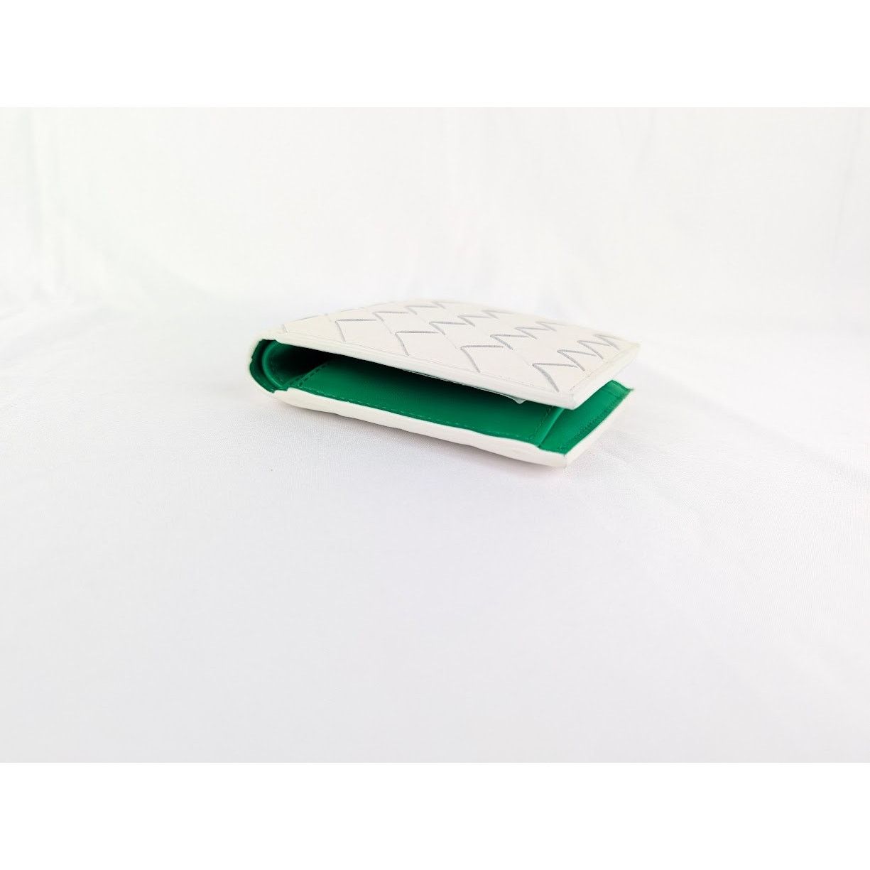 Bottega Veneta o1rshd1 Size: OS / Bi-Fold Wallet in White Size ONE SIZE - 1 Thumbnail