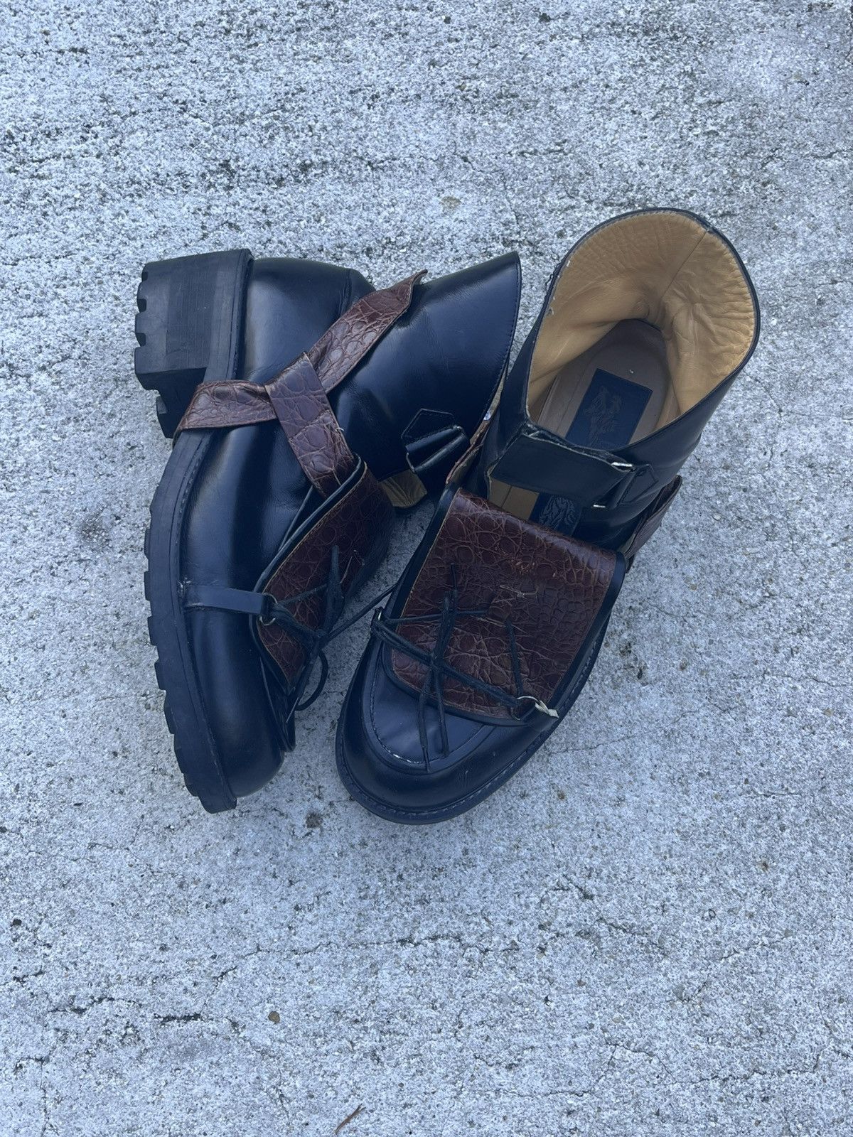 20471120 Reptilian Tongue Boots
